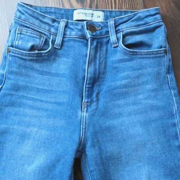 Just Black Chill Take Medium Wash High-Rise Distressed Straight Leg Jeans - Picture 5 of 8